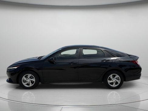 Used 2023 Hyundai Elantra SE FWD image 5