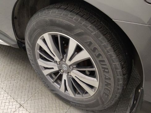 Used 2019 Nissan Pathfinder SV image 31