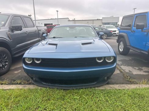 Used 2022 Dodge Challenger SXT w/ Plus Package RWD image 5