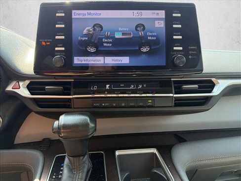 Used 2022 Toyota Sienna LE AWD/4WD image 18