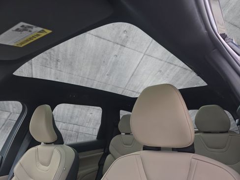 Used 2025 Volvo EX90 Ultra AWD/4WD image 30