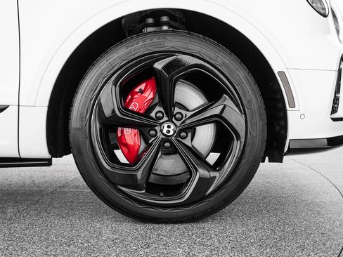 Used 2022 Bentley Bentayga AWD/4WD image 36