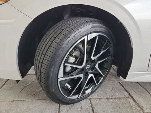 Certified 2024 Nissan Sentra SR image 30