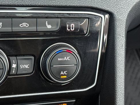 Used 2019 Volkswagen Atlas SEL AWD/4WD image 30