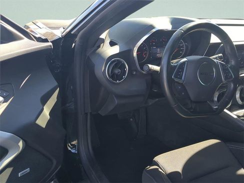 Used 2022 Chevrolet Camaro LT w/ Technology Package image 16