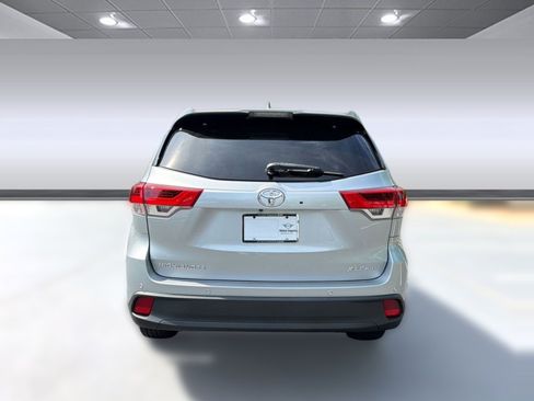 Used 2019 Toyota Highlander XLE AWD/4WD image 10