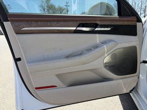 Used 2022 Genesis G90 5.0 Ultimate image 18