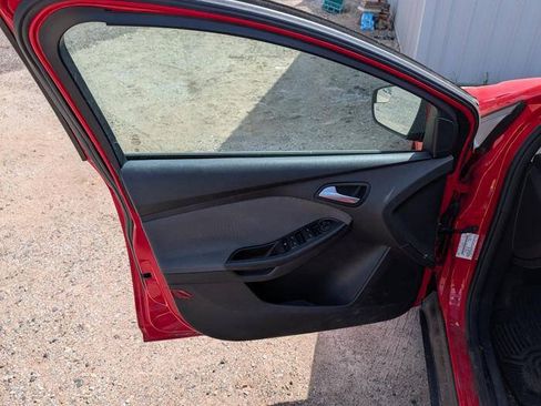Used 2014 Ford Focus SE w/ SE Winter Package FWD image 22