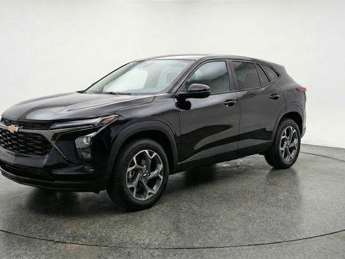 Used 2025 Chevrolet Trax LT image 3