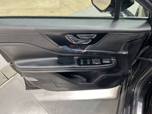 Used 2021 Lincoln Corsair AWD w/ Premium Package image 12