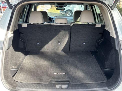 Used 2025 Nissan Rogue SV image 32
