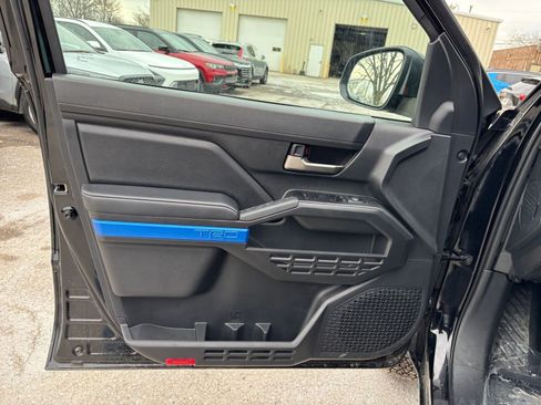 Used 2025 Toyota Tacoma SR image 18