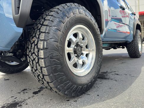 New 2026 Toyota 4Runner SR5 AWD/4WD image 16