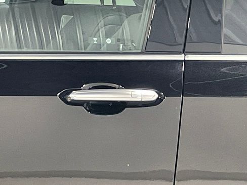 Used 2025 Cadillac XT6 Premium Luxury image 17