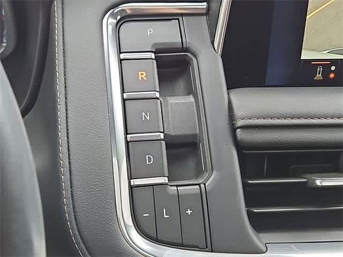 Certified 2024 Chevrolet Suburban High Country w/ Advanced Technology Package image 21