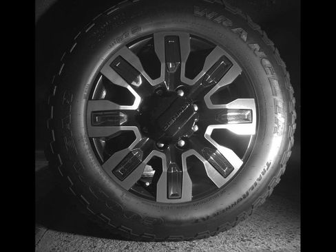 Certified 2025 GMC Sierra 2500 Denali w/ Technology Package AWD/4WD image 14