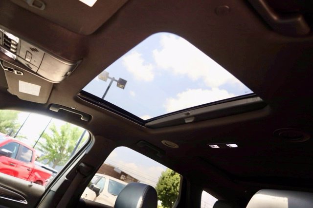 Used 2023 Buick Enclave Essence w/ Experience Buick Package FWD image 2
