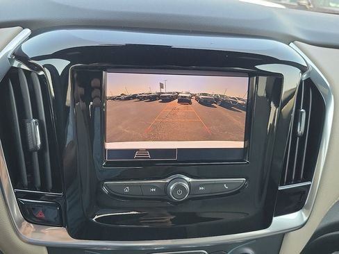 Used 2023 Chevrolet Traverse LS FWD image 17