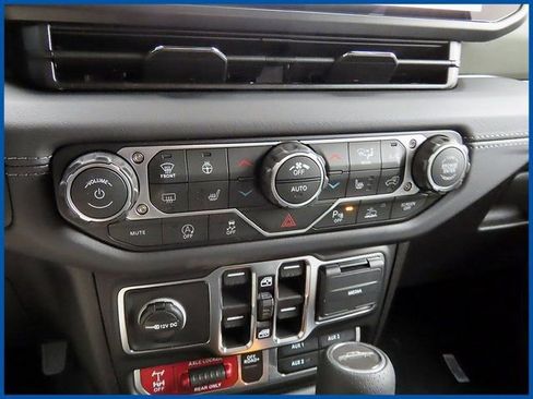 New 2026 Jeep Gladiator Mojave image 17