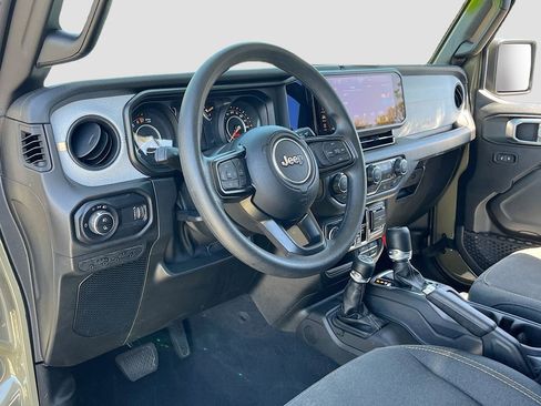 Used 2025 Jeep Gladiator Sport image 9