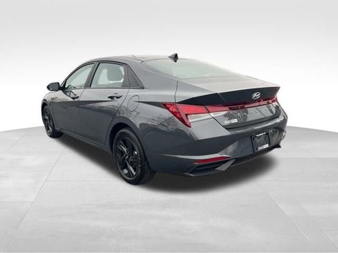 Used 2023 Hyundai Elantra SEL image 5