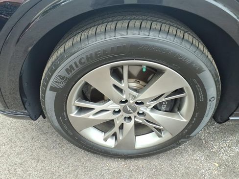 Used 2025 Genesis GV70 3.5T Sport AWD/4WD image 9