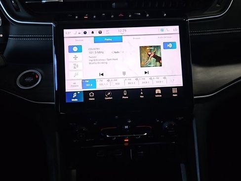 Used 2024 Jeep Grand Cherokee Limited image 30