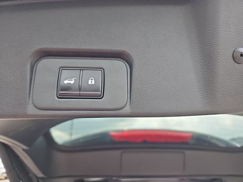 Used 2025 Nissan Rogue SV w/ SV Premium Package FWD image 16