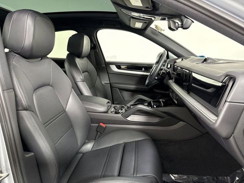 Certified 2025 Porsche Cayenne image 23