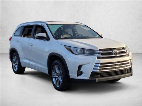 Used 2019 Toyota Highlander Limited FWD image 3