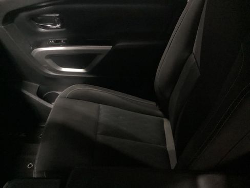 Used 2017 Nissan Titan SV image 15