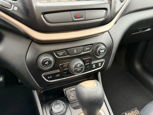 Used 2015 Jeep Cherokee Limited image 10