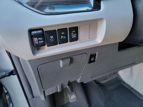 Used 2017 Toyota Sienna XLE w/ XLE Navigation Package image 21