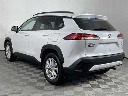 Certified 2023 Toyota Corolla Cross LE image 5