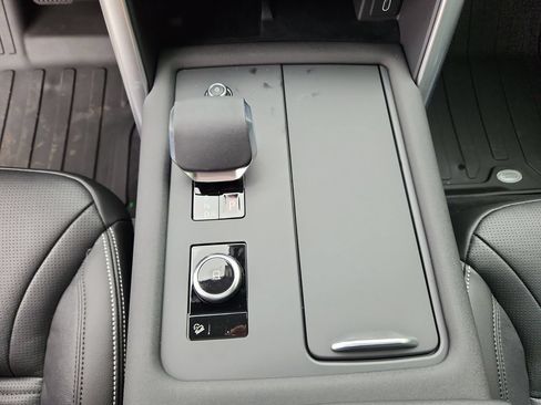 New 2026 Land Rover Discovery S AWD/4WD image 16