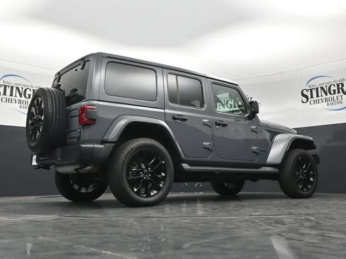 Used 2025 Jeep Wrangler Unlimited Sahara AWD/4WD image 35