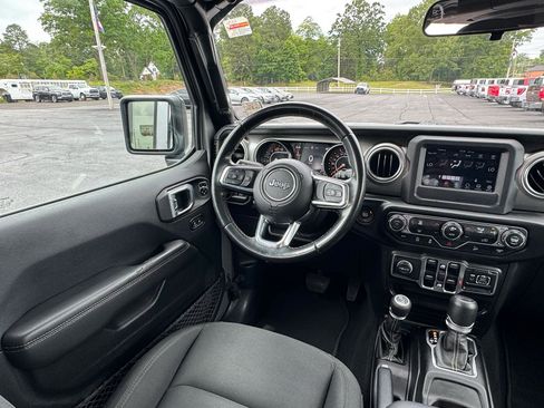 Used 2020 Jeep Wrangler Unlimited Sahara AWD/4WD image 17