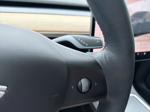 Used 2022 Tesla Model Y Performance image 19