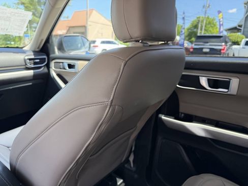 Used 2022 Ford Explorer XLT w/ Equipment Group 202A AWD/4WD image 30
