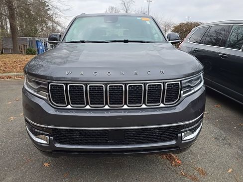 Used 2023 Jeep Wagoneer w/ Premium Group I image 7