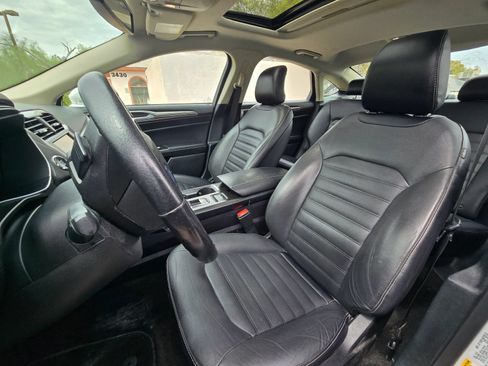 Used 2018 Ford Fusion SE w/ Fusion SE Technology Package FWD image 17