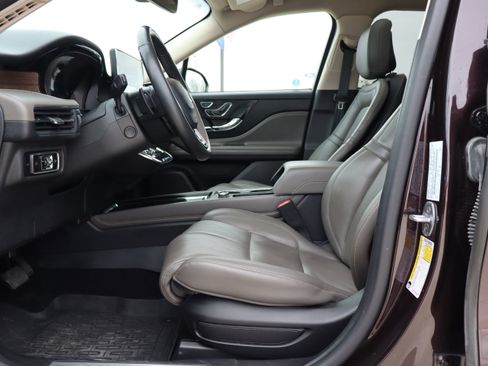 Used 2023 Lincoln Corsair Reserve w/ Equipment Group 202A image 9