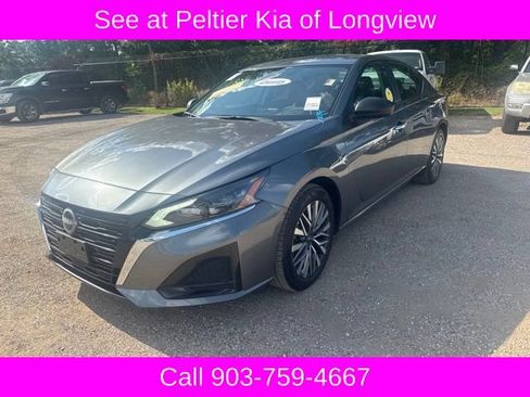 Used 2025 Nissan Altima 2.5 SV FWD image 3