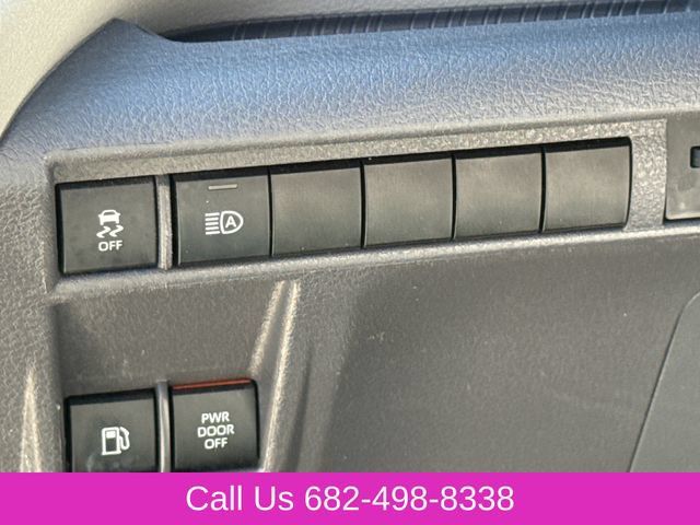 Used 2023 Toyota Sienna LE FWD image 23