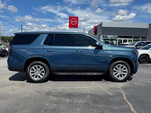Used 2025 Chevrolet Tahoe Premier RWD image 2