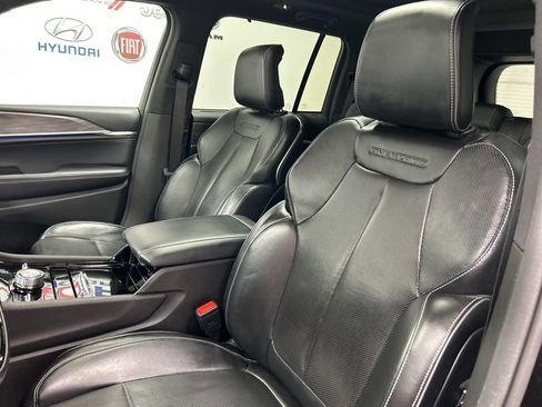 Used 2022 Jeep Grand Cherokee Overland w/ Adv Protech Group III image 11