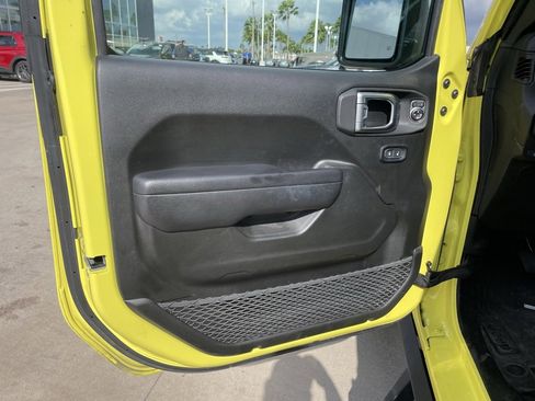 Used 2024 Jeep Wrangler Unlimited image 9