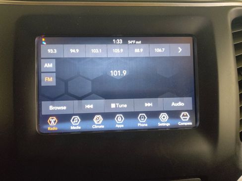 Used 2019 Jeep Cherokee Latitude w/ Popular Appearance Group FWD image 25