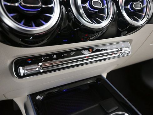 Certified 2025 Mercedes-Benz GLA 250 image 14