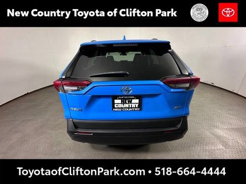 Used 2021 Toyota RAV4 XLE Premium w/ Carpet Mat Package (TMS) FWD image 4